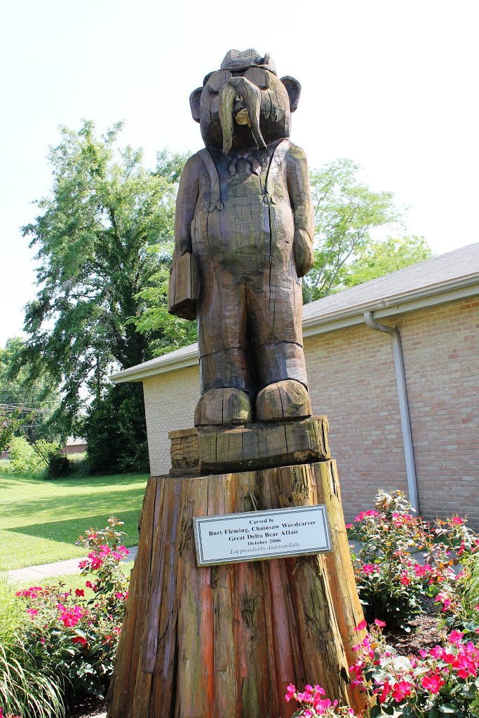 Great Delta Bear Affair Sculpture 2006
