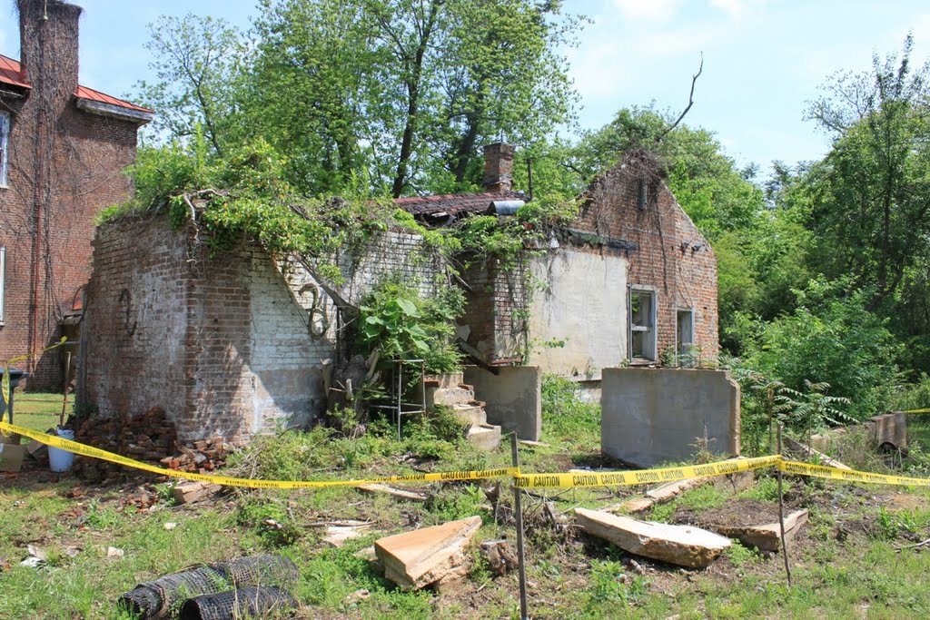 Ruins of the old kitchen on the Sweetwater Plantation