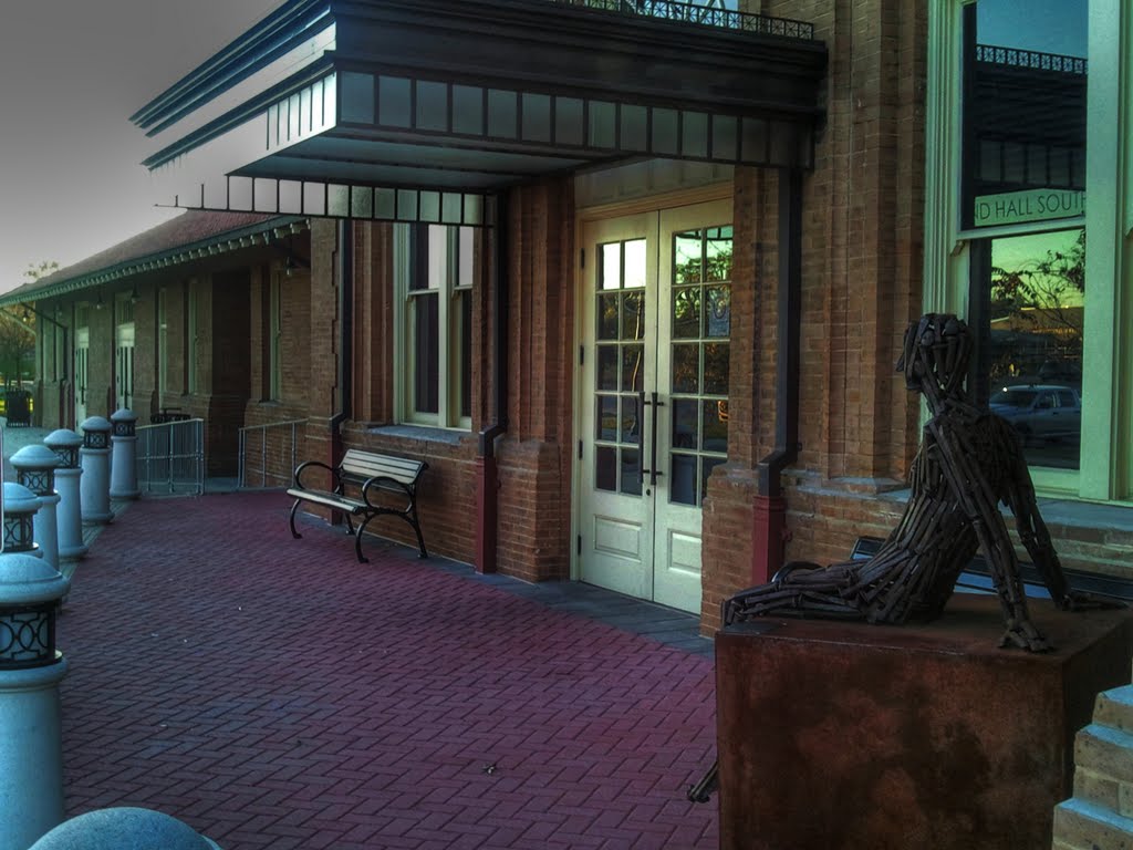 Streetside entrance to Hattiesburg Amtrak Station