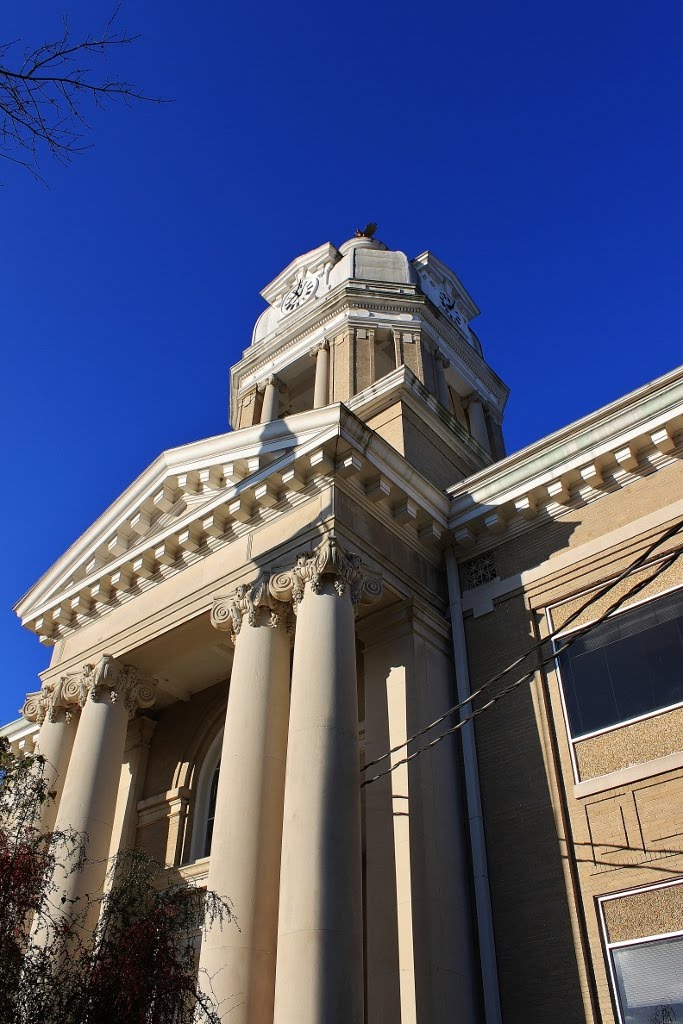 Chickasaw County Courthouse - Built 1909 - Houston, MS