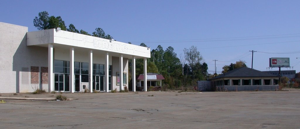 Ye ol 12-4 Cinema & PizzaHut--abandoned, alas...