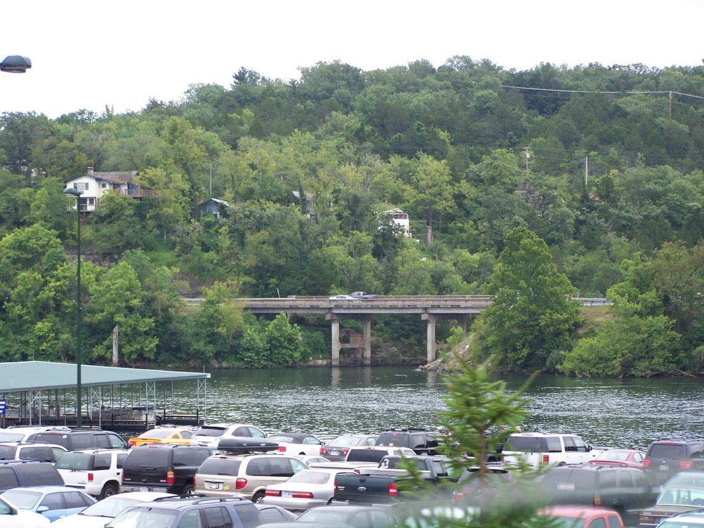 LAKE TANEYCOMO