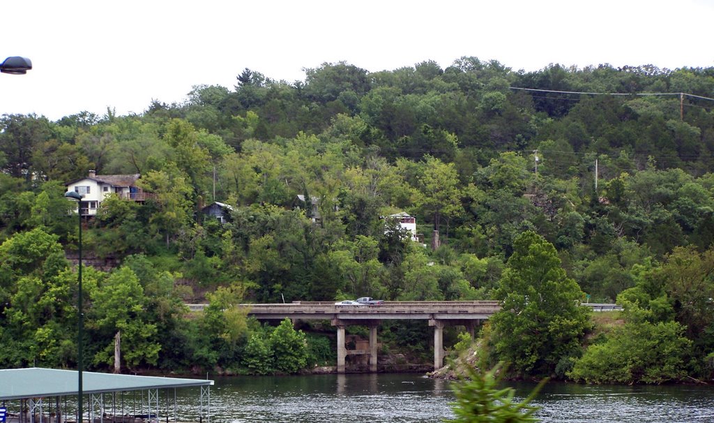 LAKE TANEYCOMO