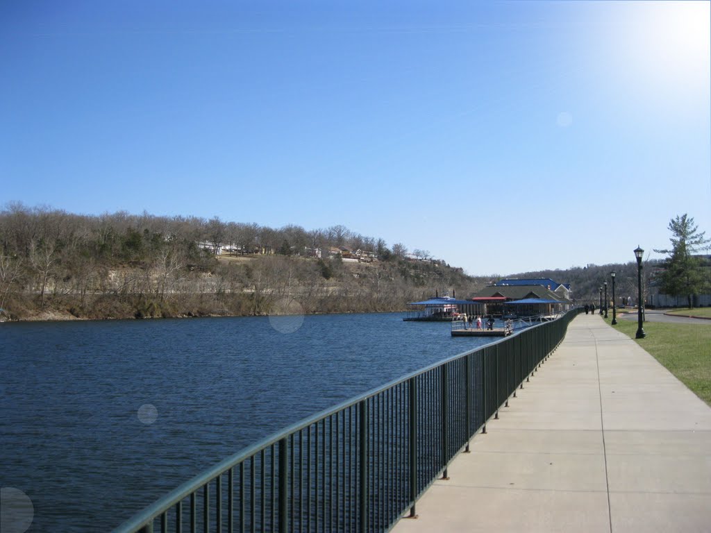 Lake Taneycomo in Branson, MO