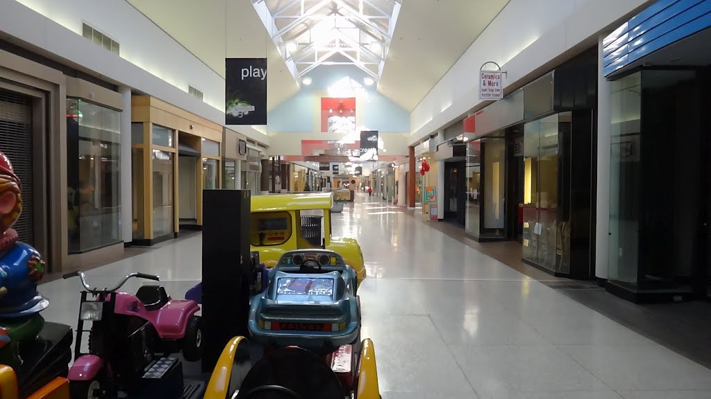 Crestwood Plaza near food court