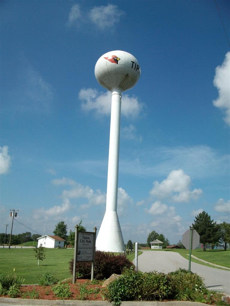 Tipton Cardinal water tower, east side, Tipton, MO