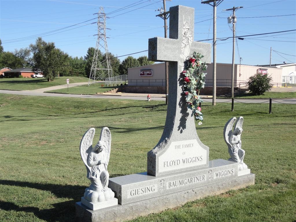 angels on headstone, Riverview Cemetery, Jefferson City, MO