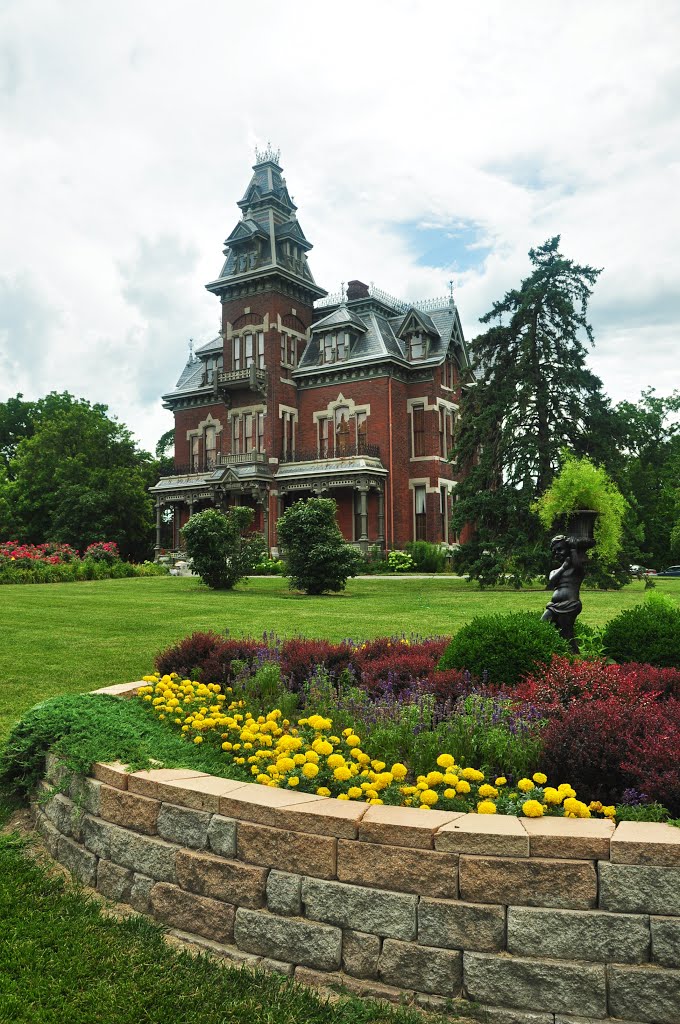 Vaile Mansion with flowers