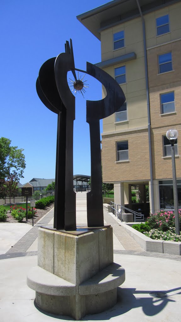 Statue between College Avenue Dorm and Hatch and Schurz Halls 2, University of Missouri