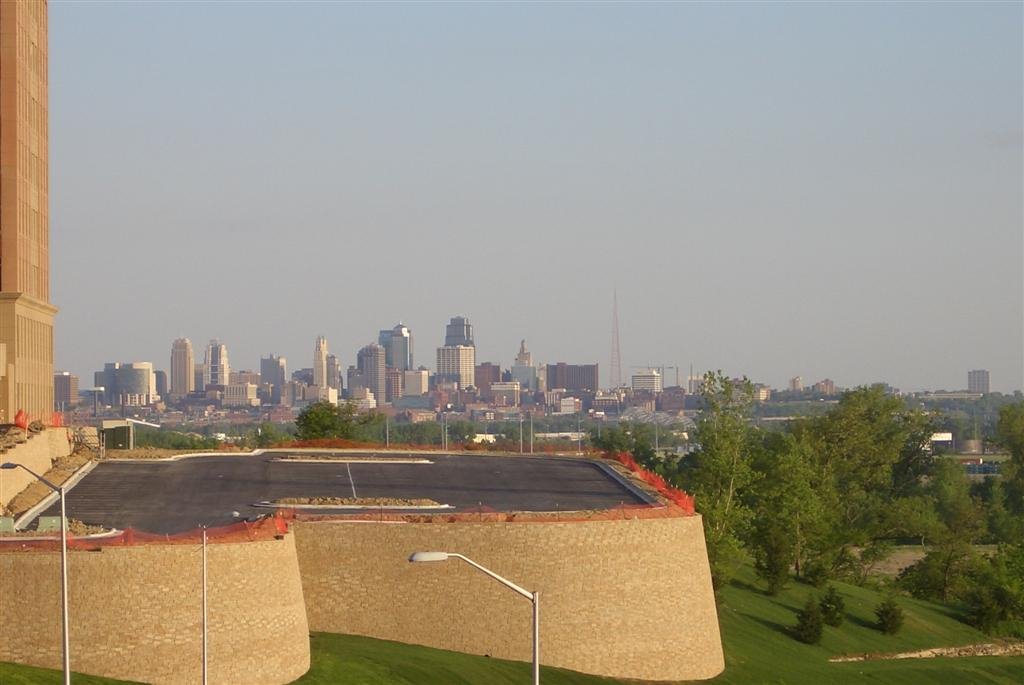 zoom into downtown KCMO from Briar Cliff Village, Kansas City, MO