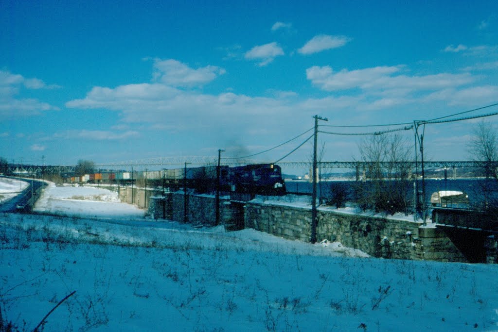 Southbound Conrail Freight Train on the "River Line" at Newburgh, NY
