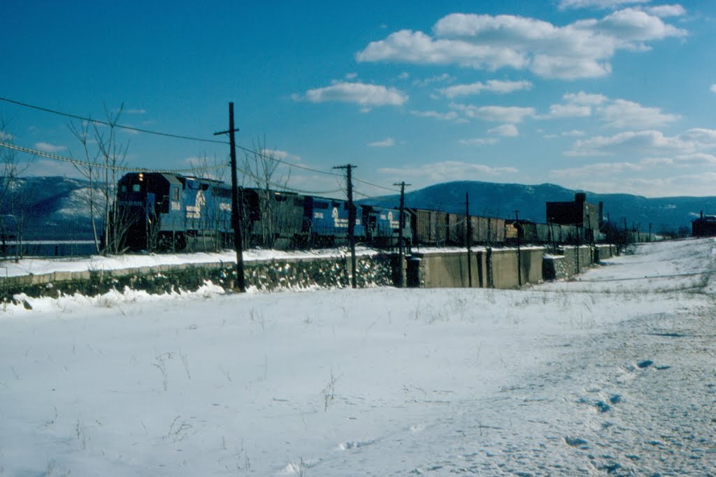 Northbound Conrail Freight Train at Newburgh, NY