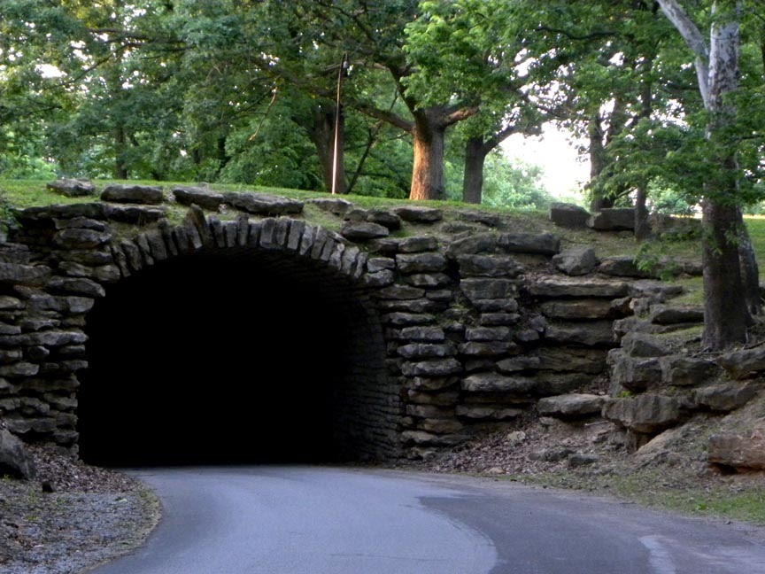 Tunnel in Krug Park