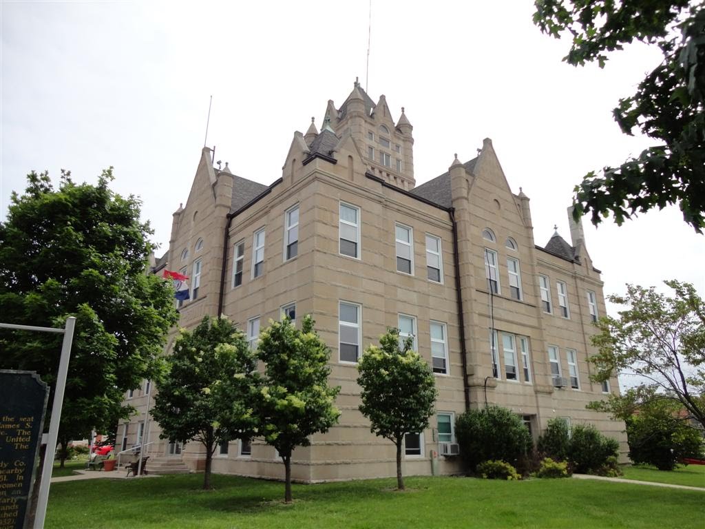 Grundy County Court House, Trenton, MO