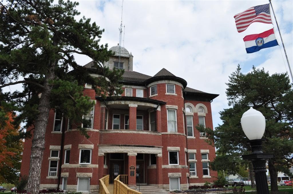 Caldwell County courthouse, Kingston, MO