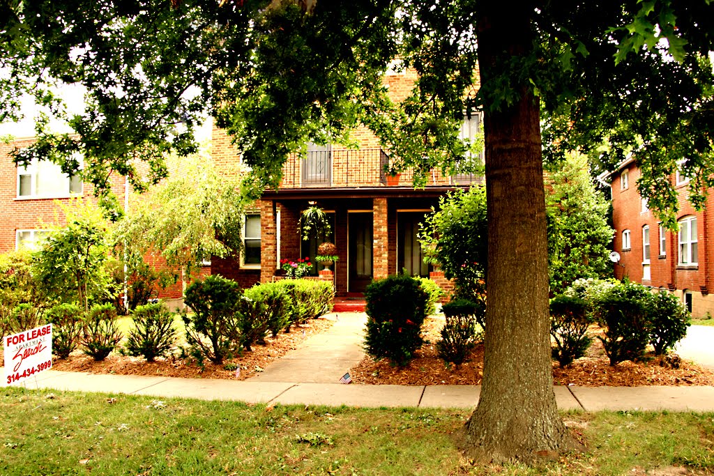 Apartment for rent, 4 unit building, Richmond Heights, MO.  Available September 1, 2010 ~ possibly sooner