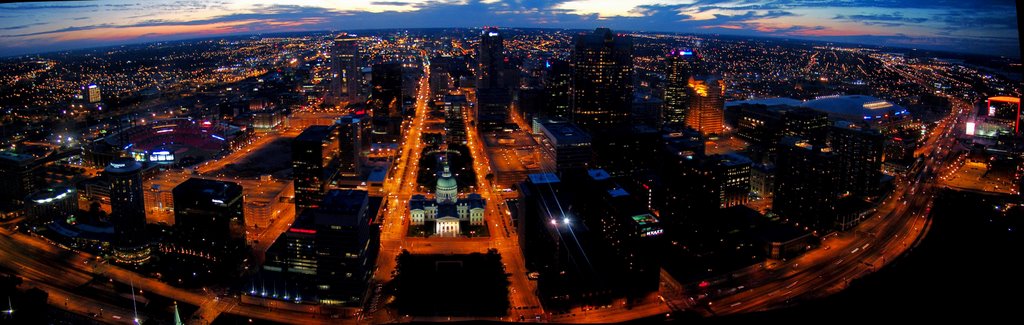 DSC00967 Panoramic Night view from the Arch - W view