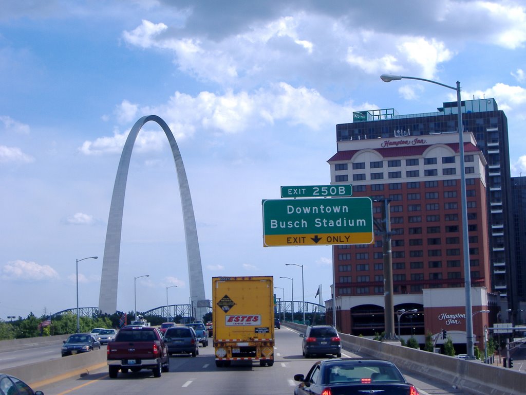 Downtown St. Louis, MO from the Interstate
