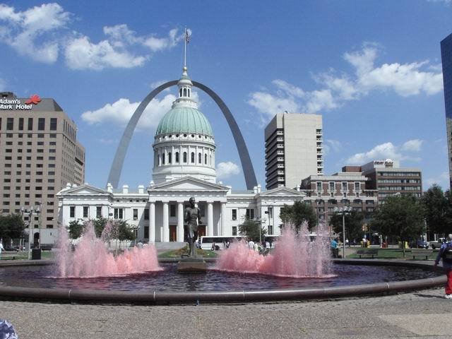 The Old Court House and the Gateway Arch - Saint Louis MO