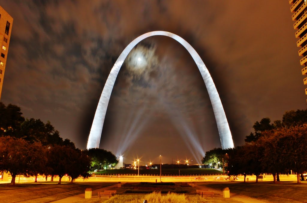 Gateway Arch at Night