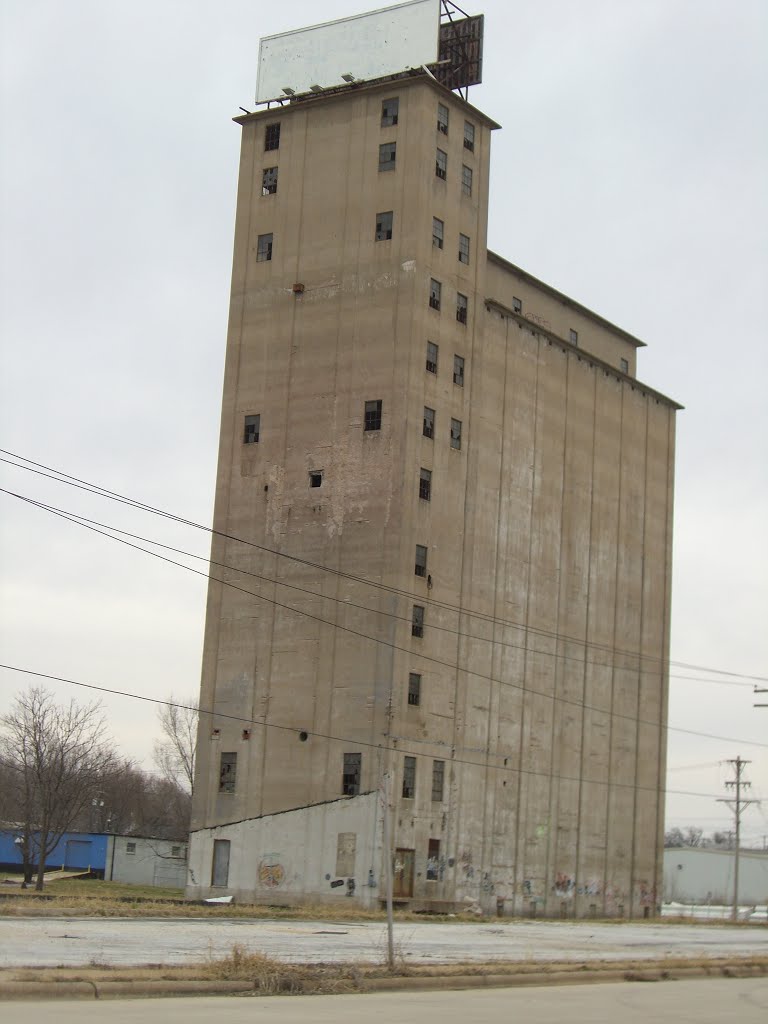Mural on north side.   I think building is an old grain elevator.  East of National