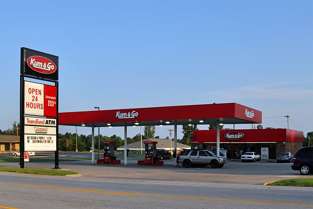 Kum & Go on West Republic