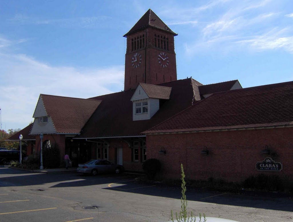 Claras Restaurant, GLCT