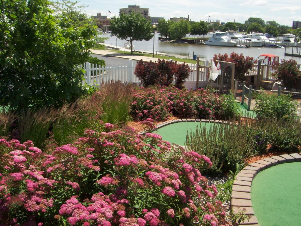 Buoy 18 Miniature Golf & View to Saginaw River