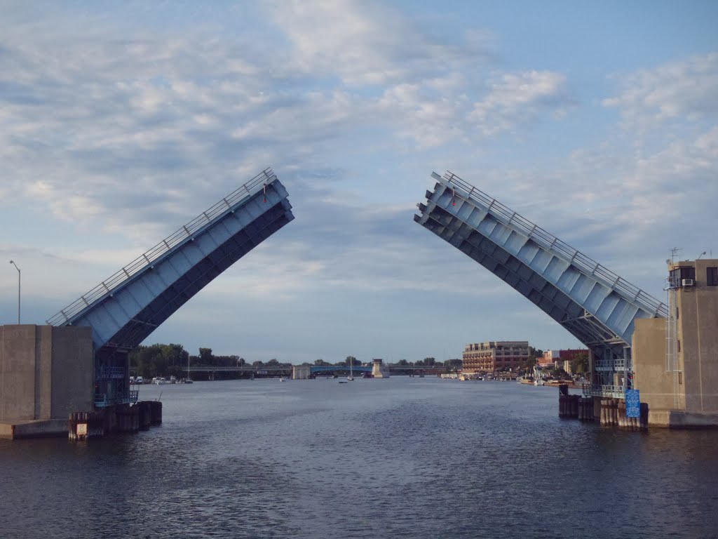 Veterans Memorial Bridge