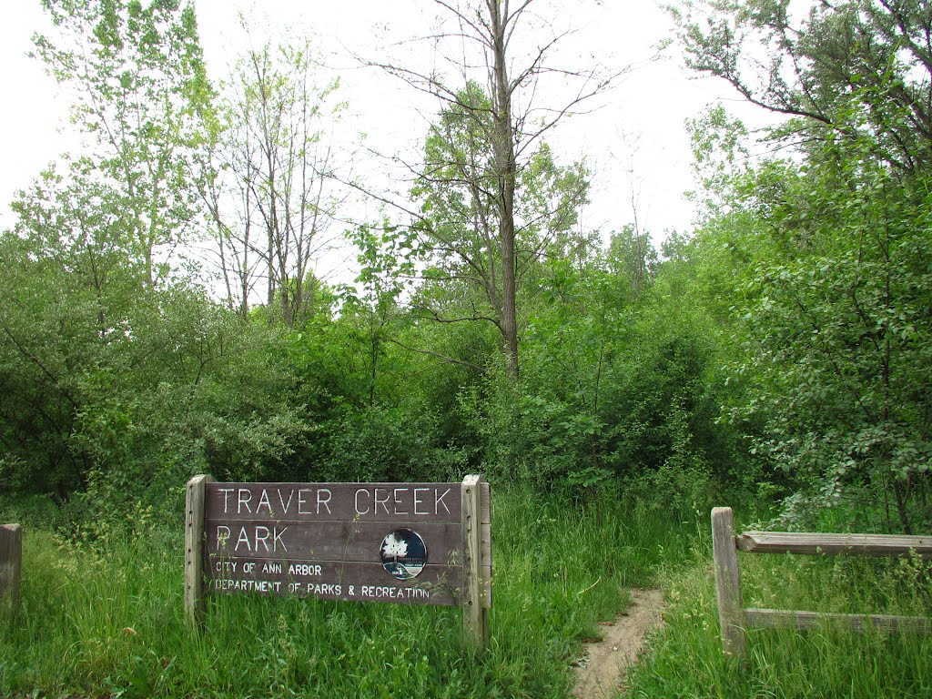 South entrance of Traver Creek Park