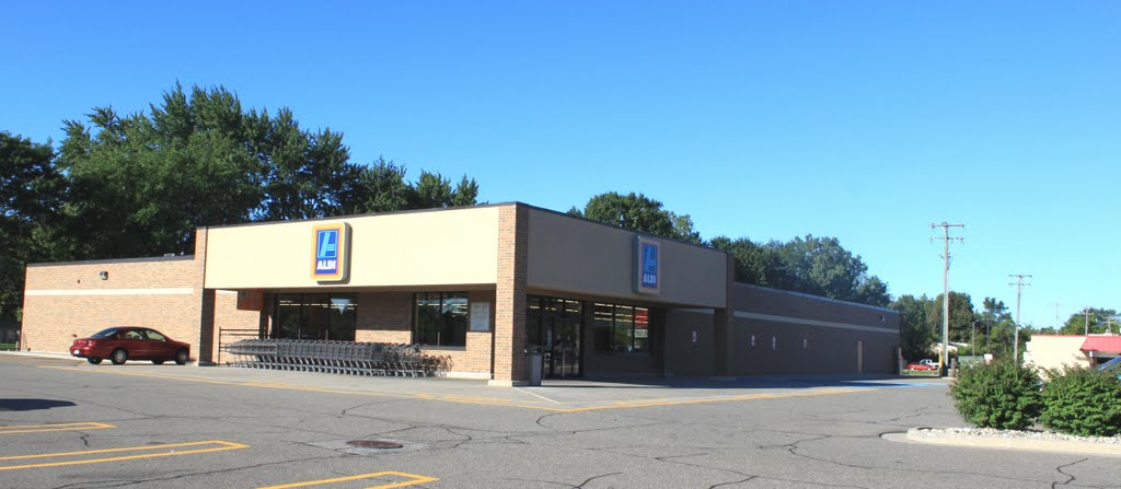 Aldi supermarket, 30005 Ford Road, Garden City, Michigan