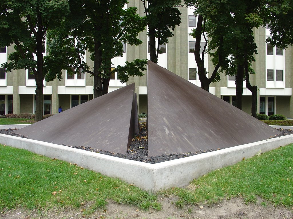 Pyramid Sculpture by Joe Kinnebrew,  memoriam for Richard Lee Spindle