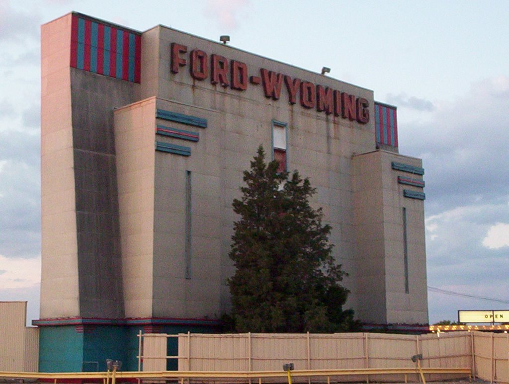 Ford-Wyoming Drive through enterance