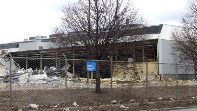 last days of the DeSoto Press Shop / LaSalle / Saxon / Chrysler Glass Plant