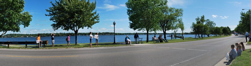 Lake Cadillac along Chestnut Street