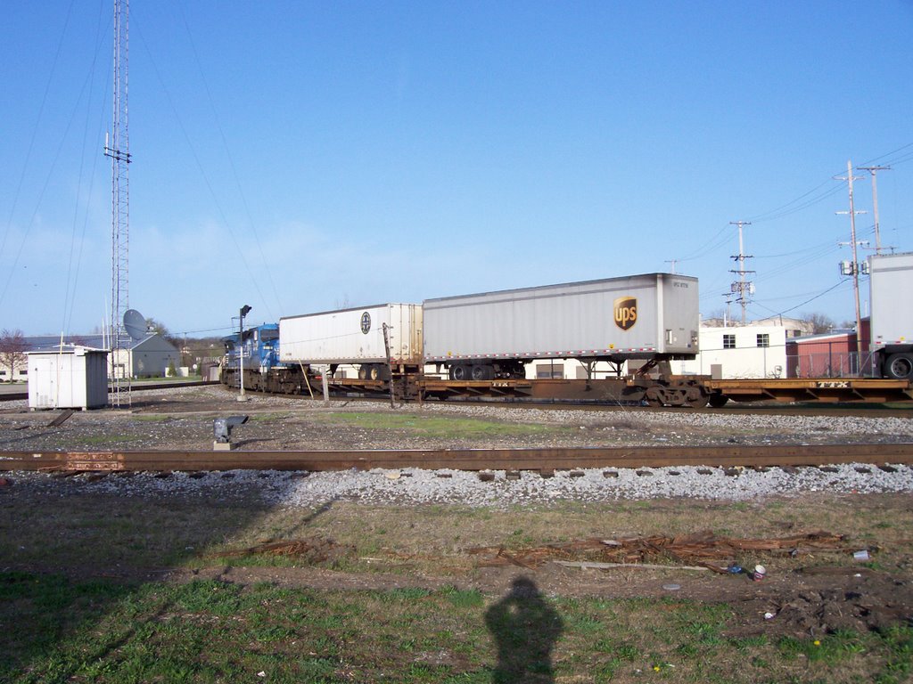 Rerouted Piggyback Trains pass through Kalamazoo - Third Rerouted Train (20060417)