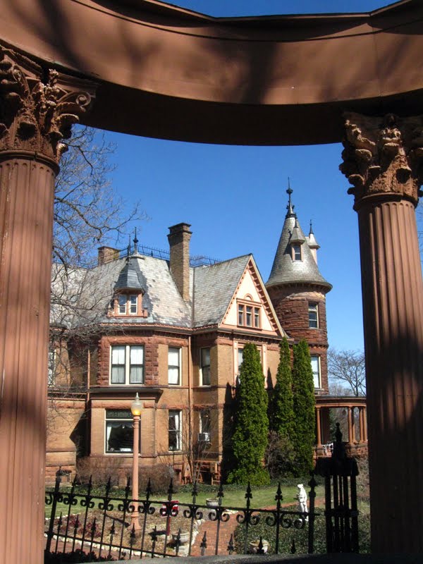 Henderson Castle