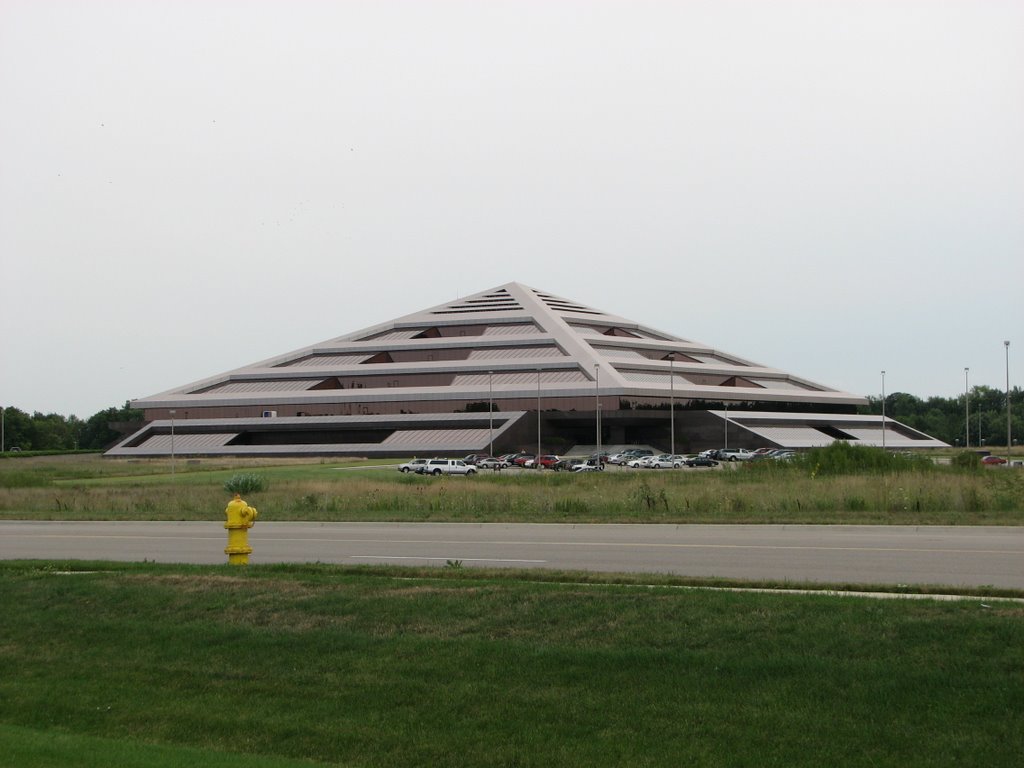 Steelcase Pyramid