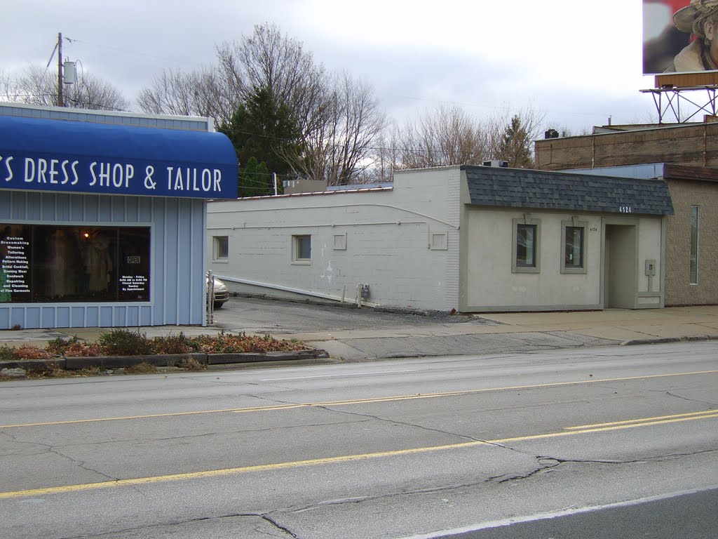 DeArmond Research, an electronics company owned by Harry Dearmond, the musical instrument pickups inventor, was based in this building (4124 Secor Road, Toledo) from 1946.  View is looking Southeast.  For more DeArmond information see www.musicpickups.com