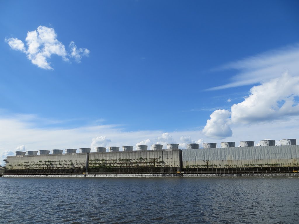Cool cooling towers of Eckert Power Station (350 MW, Lansing, MI)