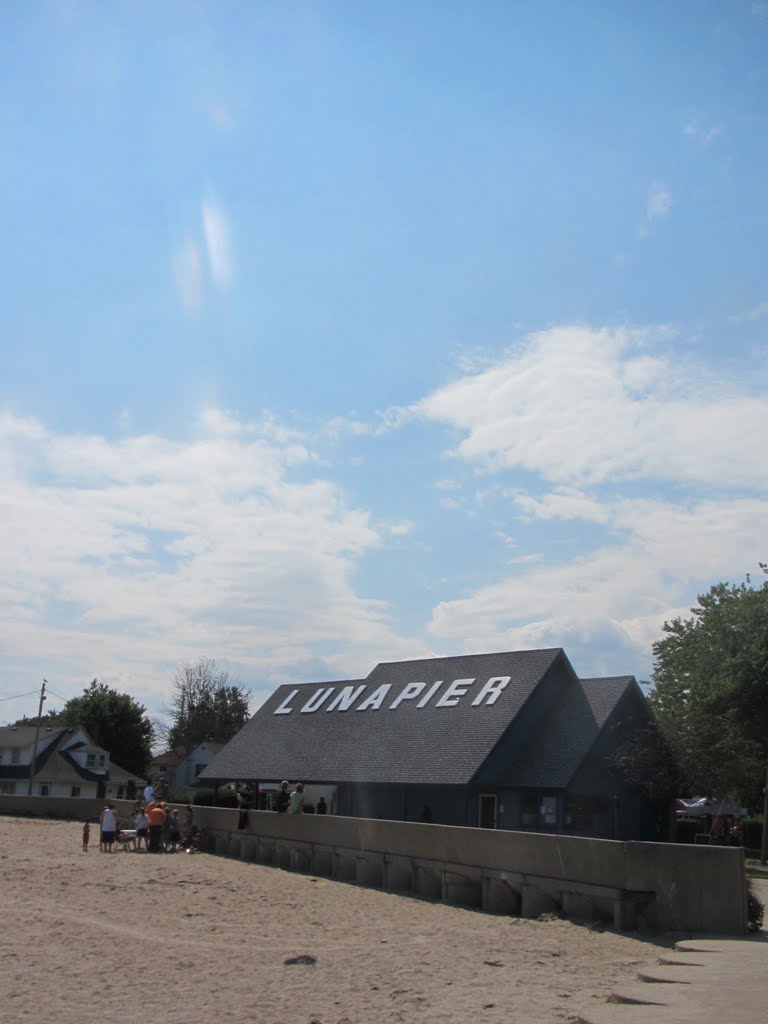Luna Pier sandy beach