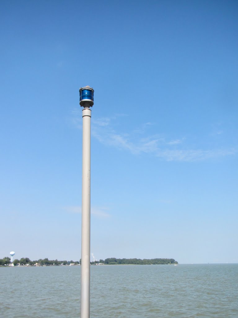 Luna Pier south pier beacon