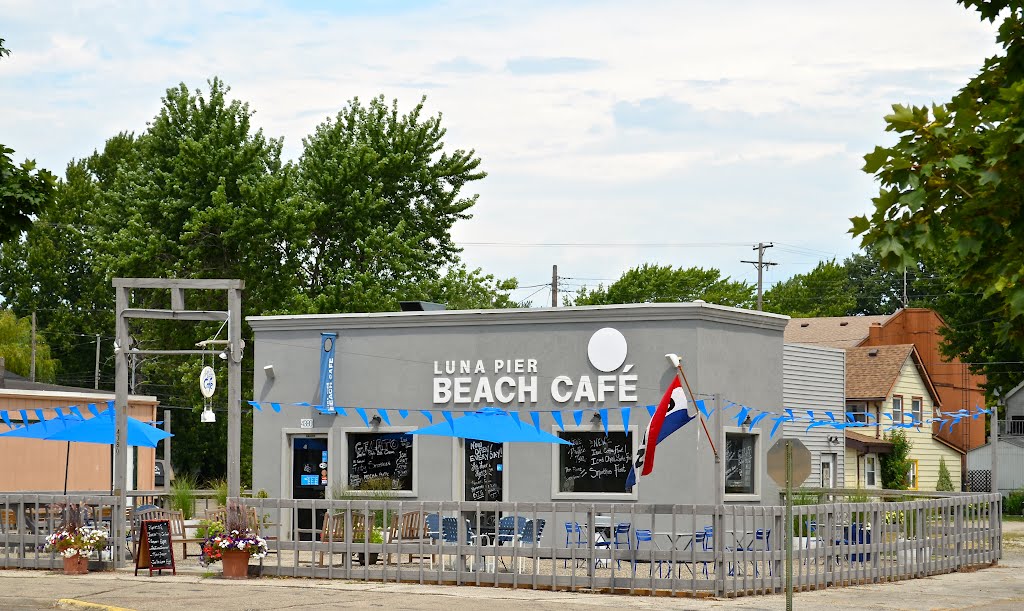 Luna Pier Beach Cafe