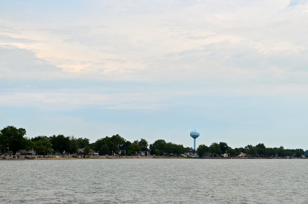 Luna Pier Waterfront