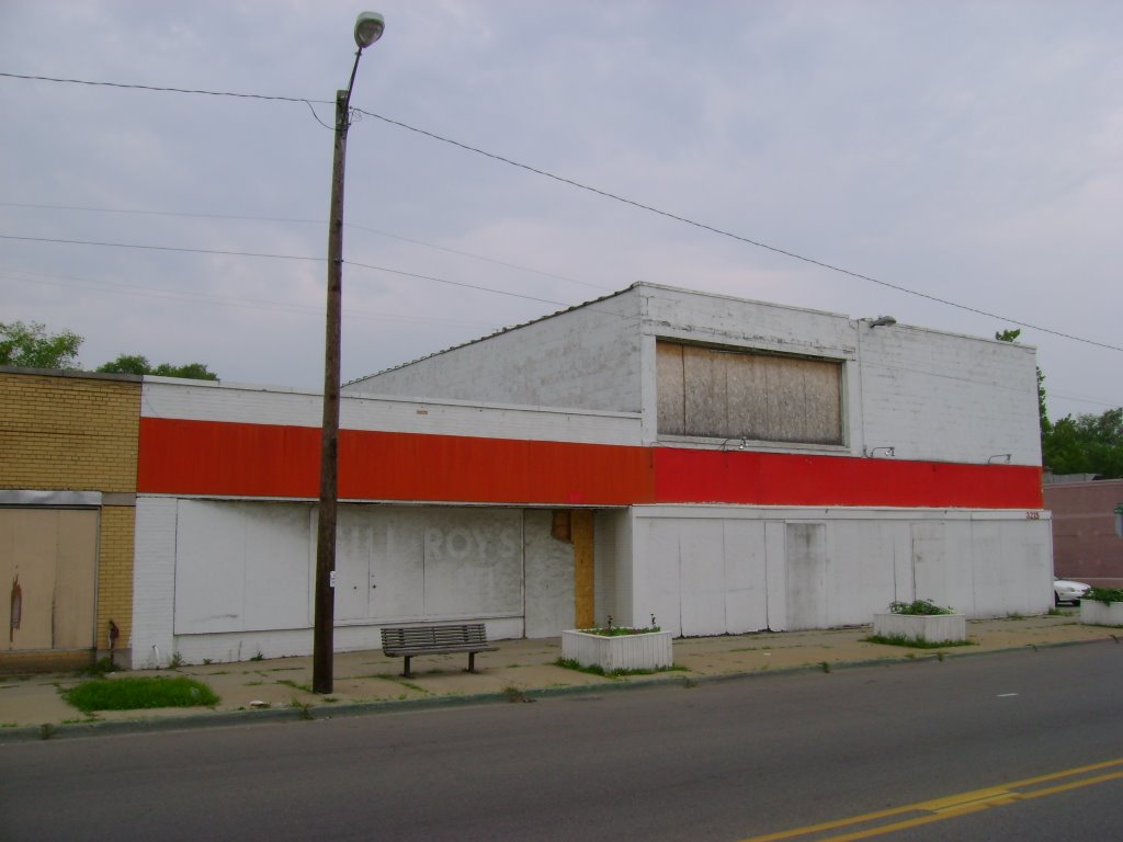 The first Gill-Roys Hardware Store