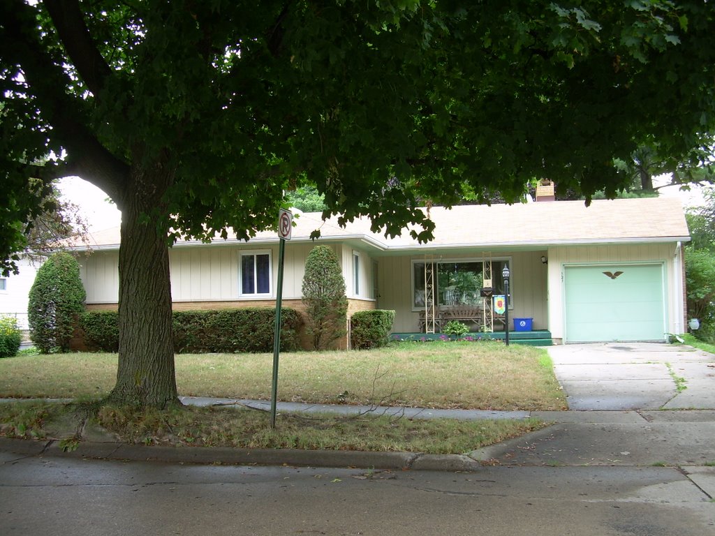 121 Sheldon Ave. (Clarks)