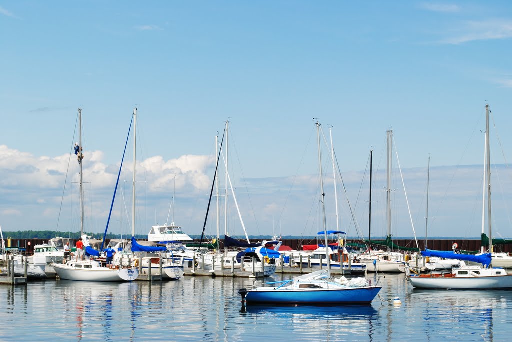 Marina Park and Minominee Yatch club