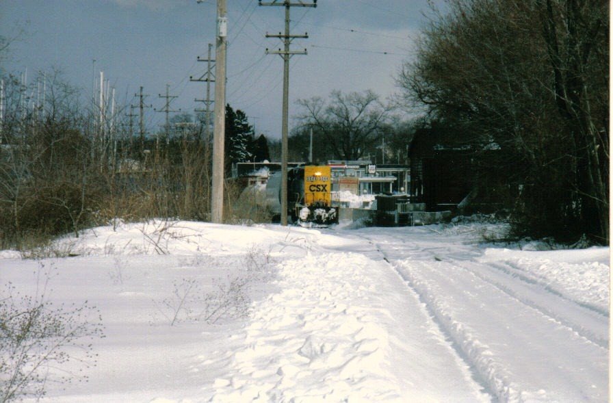 CSX 6044 GP40-2 Approaching S. D. Warren