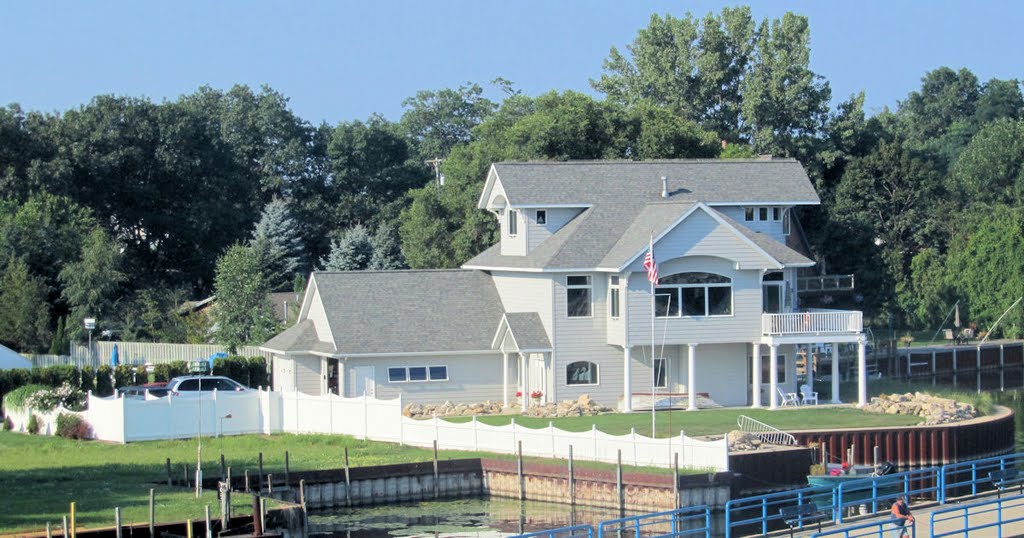 Lil nice house