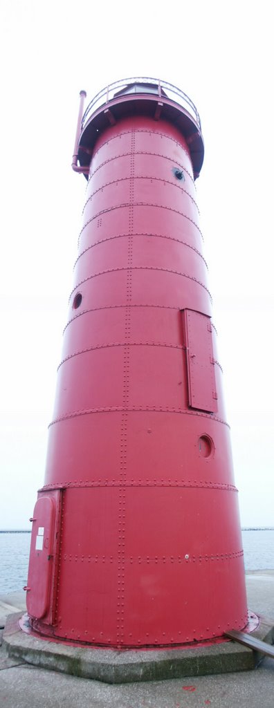Fog horn on the pier.